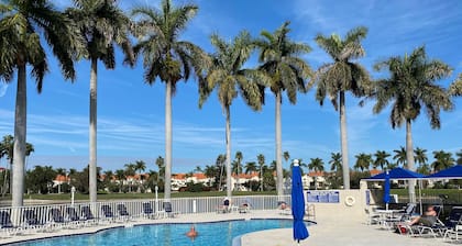 VACATION IN PARADISE! 5min to StPete Beach, Pool, Updated & Very Clean 1st Floor