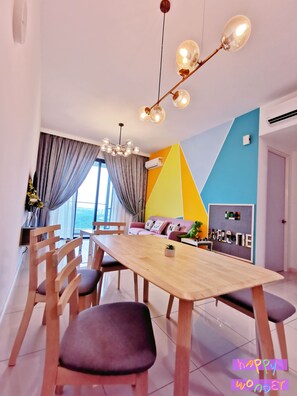 Dining - Legoland Happy Wonder Suite/New and Stylish style/ 9pax /100mbs!/ (Nusajaya)