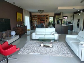 TV, DVD player, books, stereo