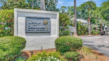Condo (2 Bedrooms) | Property amenity
