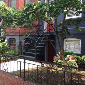Exterior - Charming 1 bedroom apartment in historic Capitol Hill (Washington)