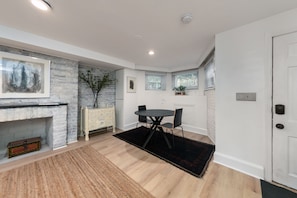 Unclassified image, 4 of 18, button - Charming 1 bedroom apartment in historic Capitol Hill (Washington)
