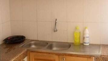 Departamento básico | Cocina privada | Frigobar y microondas
