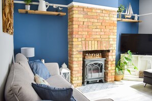 Smart TV, fireplace