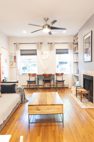 Beauty 2 BR Duplex w/Private Garden. Great for Kids