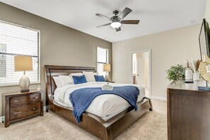 8 habitaciones, escritorio y tabla de planchar con plancha 