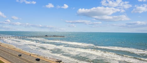 Condo (2 Bedrooms) | Property amenity