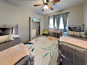 House (3 Bedrooms) | Property amenity