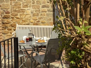 Cottage | Balcony - 1 Wesley Mews (Alnwick)