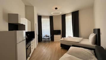 Executive Suite | 1 bedroom, in-room safe, blackout drapes, soundproofing