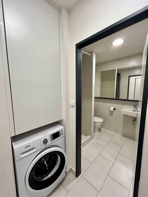Executive Suite | Bathroom - Figaro Suites (Prague)