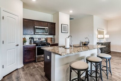 Waterfront,4bedroom,2bath,King Bed,separate shower