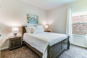 4 Schlafzimmer, Schreibtisch, Bügeleisen/Bügelbrett, WLAN