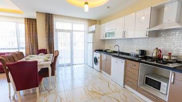 Full-sized fridge, microwave, oven, dishwasher