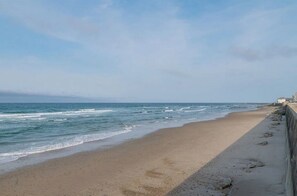 Plage à proximité, chaise longue