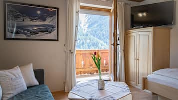 1 bedroom, hypo-allergenic bedding, individually furnished, desk