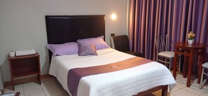 Premium-Doppelzimmer | Daunenbettdecken, individuell dekoriert, individuell eingerichtet