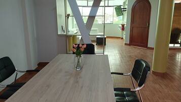 Comfort Apartment, 3 Bedrooms | Dining room