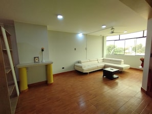 Comfort Apartment, 3 Bedrooms | Living area