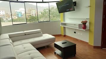 Comfort Apartment, 3 Bedrooms | Living area