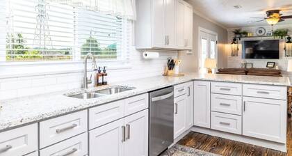 Inviting, Clean, Comfortable Spacious 3/2 Home in Maryville