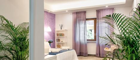 1 bedroom, desk, WiFi, bed sheets