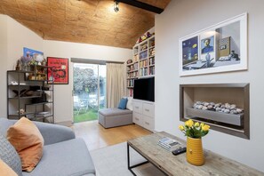 Télévision, cheminée