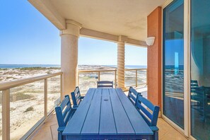 Outdoor dining - New Listing! Newly Renovated 3B Tower3 @ Portofino Gulf to Bay Views! (Pensacola Beach)