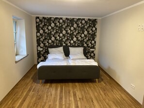 3 Schlafzimmer, Schreibtisch, kostenloses WLAN, Bettwäsche