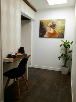 Habitación Deluxe | Camas con efecto memoria, escritorio, cuna de viaje y wifi gratis 