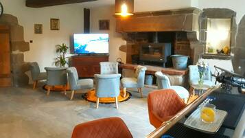 TV connectée de 50 pouces avec chaßnes numériques, télévision