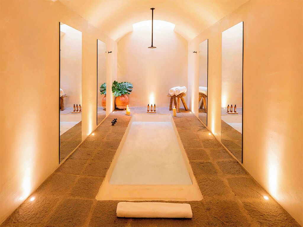 Private spa tub