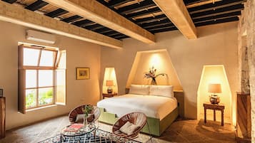 Premium Room | 1 bedroom, premium bedding, minibar, in-room safe