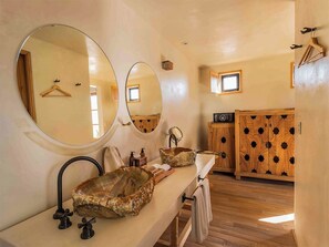 Design Room | Bathroom | Designer toiletries, hair dryer, towels, soap - La Valise San Miguel de Allende, Member of Small Luxury Hotels (San Miguel de Allende)
