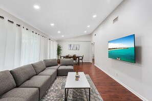 智能电视、办公室