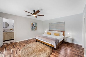 3 多间卧室、办公桌、熨斗/熨衣板、旅行婴儿床