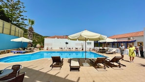 Outdoor pool - Venardos Hotel & Spa (Kithira)