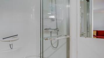 Deluxe House | Bathroom