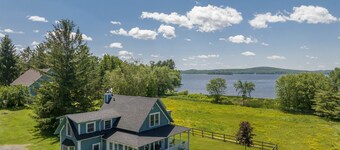 Lovely LacBrome 3 Bdrm Lakefront Cottage