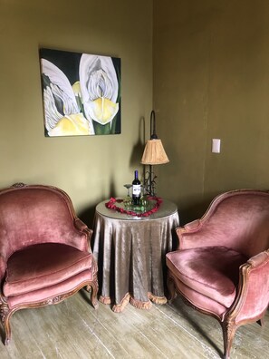 Articles gratuits dans le mini-bar, draps fournis