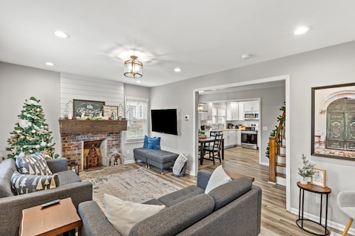 This house is a 4 bedroom(s), 3 bathrooms, located in Lexington, KY.