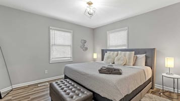 4 Schlafzimmer, Bügeleisen/Bügelbrett, kostenloses WLAN