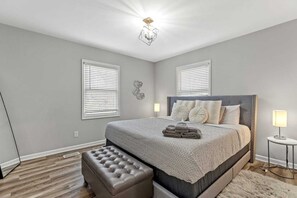 4 makuuhuonetta, silitysrauta/-lauta, ilmainen Wi-Fi