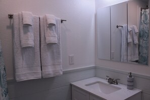 Shower, hair dryer, towels, soap - Beautiful new property, great location. (Waves)
