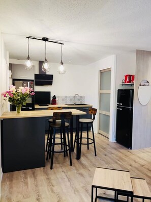 Fridge, microwave, oven, stovetop