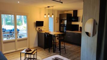 1 chambre, fer et planche Ă repasser, Wi-Fi gratuit, draps fournis