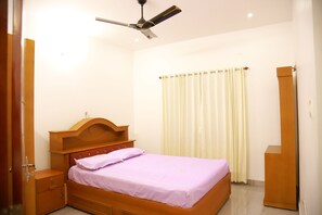 Apartment | 2 Schlafzimmer, Bügeleisen/Bügelbrett, kostenloses WLAN, Bettwäsche