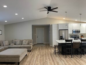 TV - "Galloway" House 4 Bedroom 3 Bath - Ackerman Valley (South Minnewaukan)