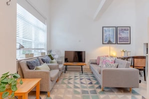 Basic Apartment, 1 King Bed | Living room | TV