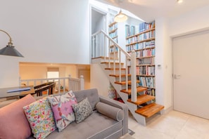 Basic Apartment, 1 King Bed | Living room | TV
